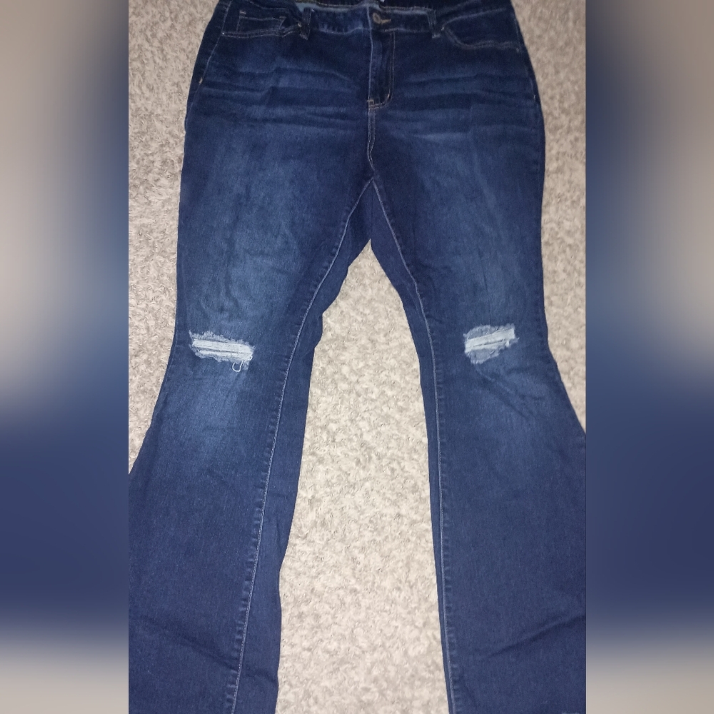 Women's YMI Jeans Sz 18 Color Blue Distressed Stretch Comfy Rocker Concert...